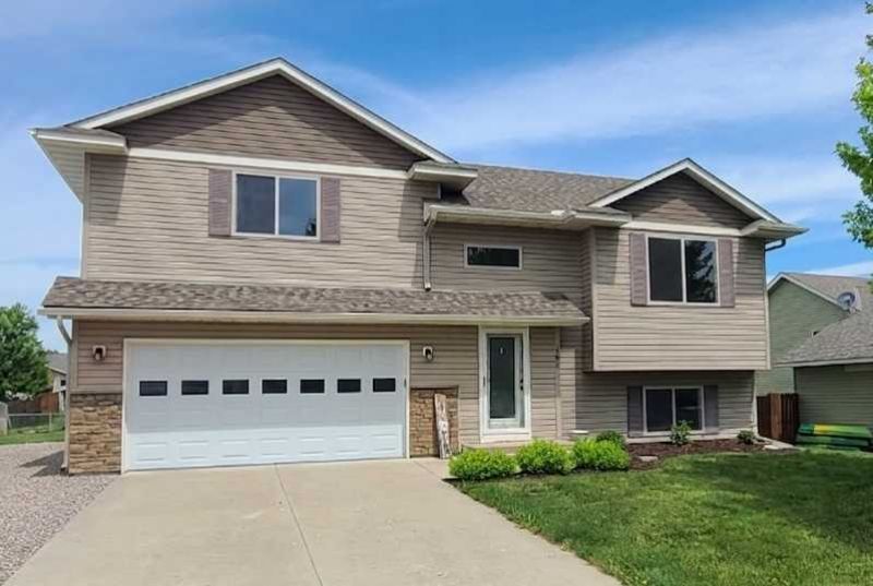 202 Summerfield Lane , Waverly, MN 55390