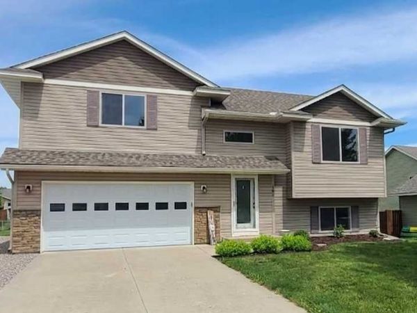 202 Summerfield Lane , Waverly, MN 55390