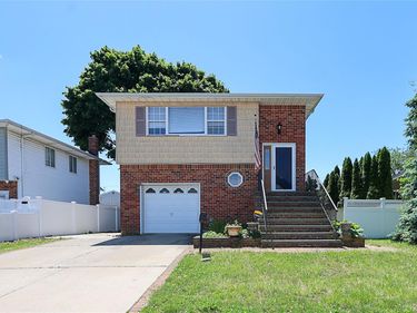 4 Patricia Court , Bethpage, NY 11714