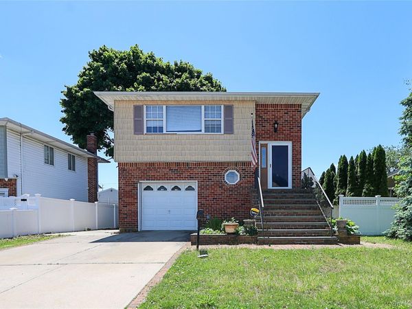4 Patricia Court , Bethpage, NY 11714