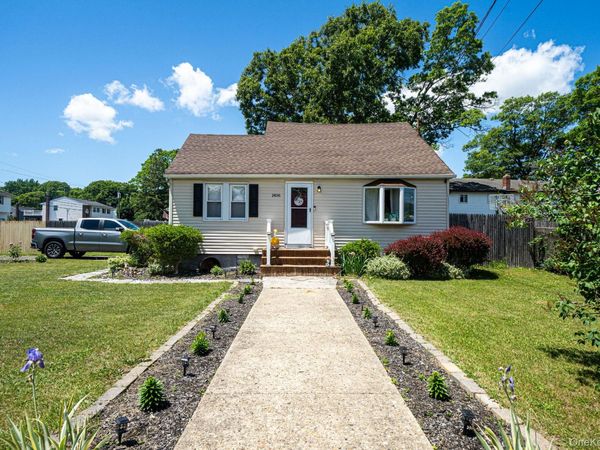 1406 Coates Avenue , Holbrook, NY 11741