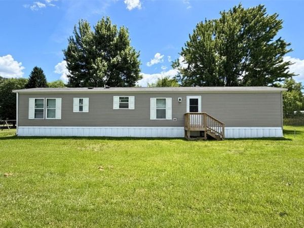 1569 lee Lane , Grove City, PA 16127