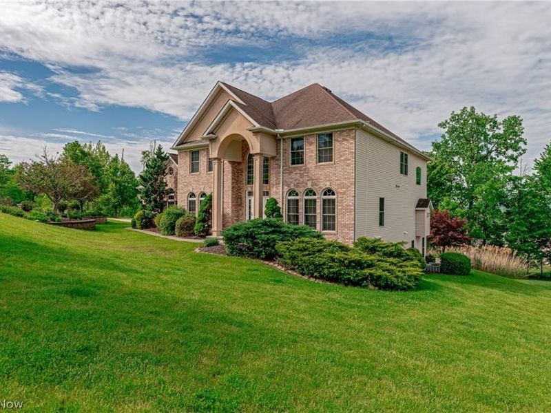 7635 Harley Hills Drive, North Royalton, OH 44133 Photo 2