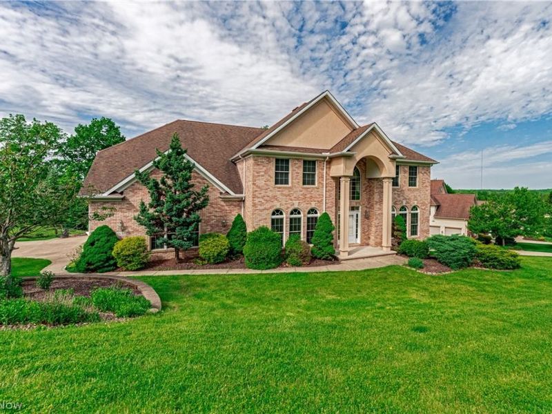 7635 Harley Hills Drive, North Royalton, OH 44133 Photo 3