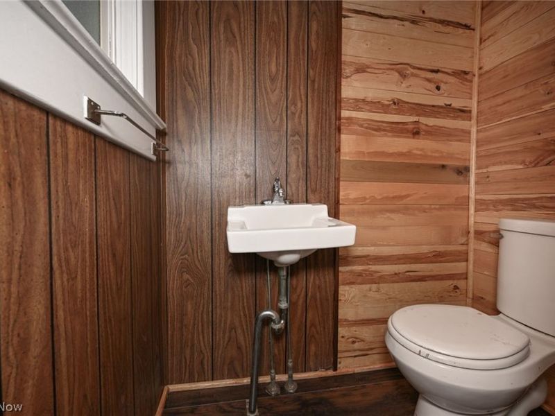 940 W Hopocan Avenue , Barberton, OH 44203 Photo 13