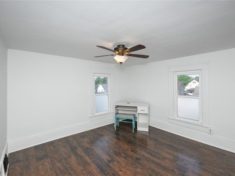 940 W Hopocan Avenue , Barberton, OH 44203 Photo 17