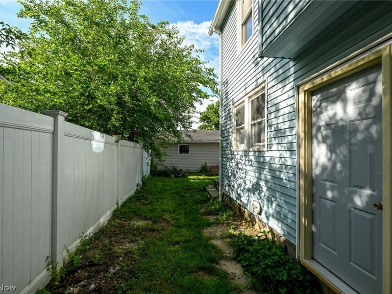 940 W Hopocan Avenue , Barberton, OH 44203 Photo 27