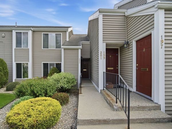 201 Nassau Dr, Unit 201, Springfield, MA 01129