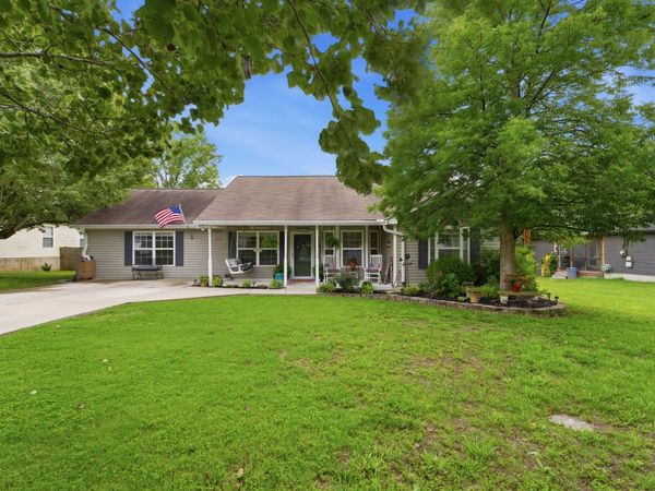 337 Lake Forest Dr , La Vergne, TN 37086