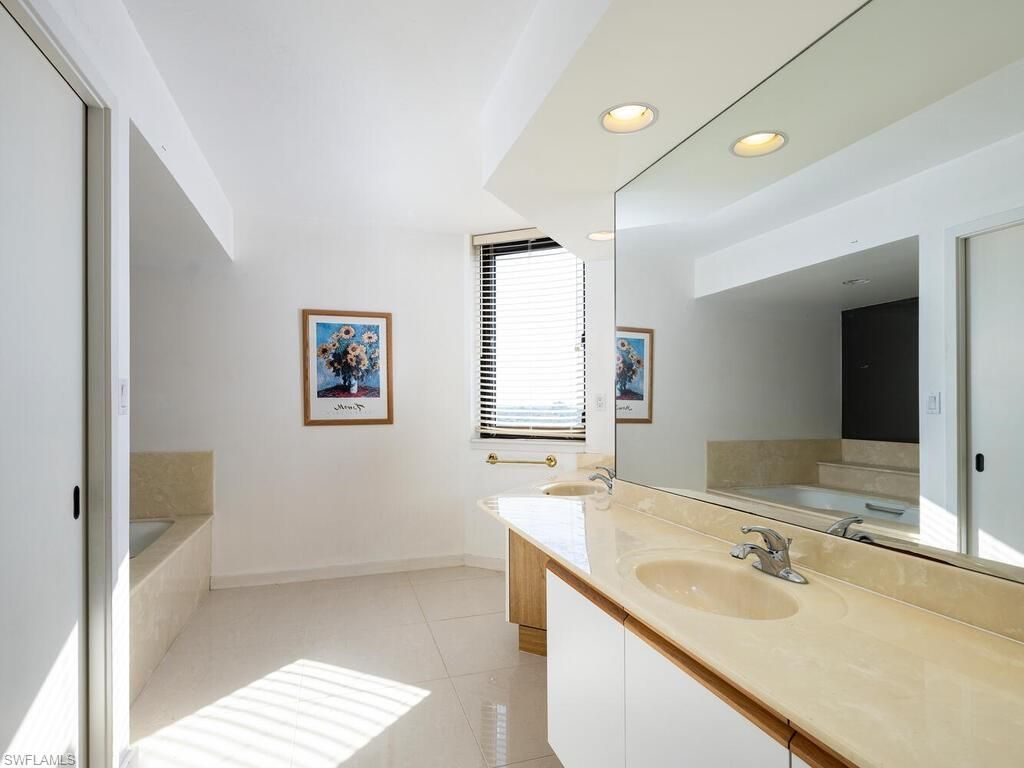 5555 Heron Point Dr , Unit 902, Naples, FL 34108 Photo