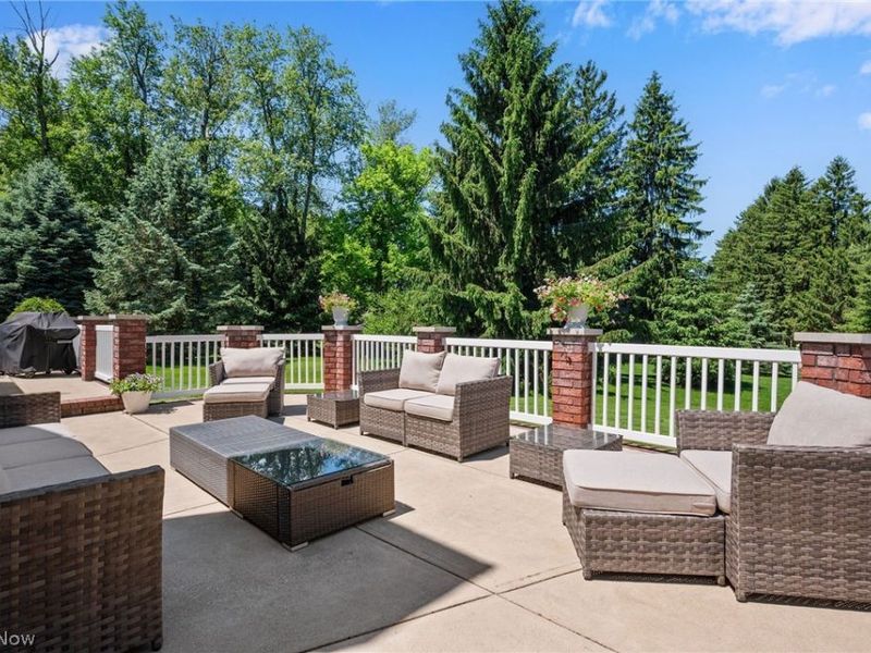 427 Diana Court, Highland Heights, OH 44143 Photo 3