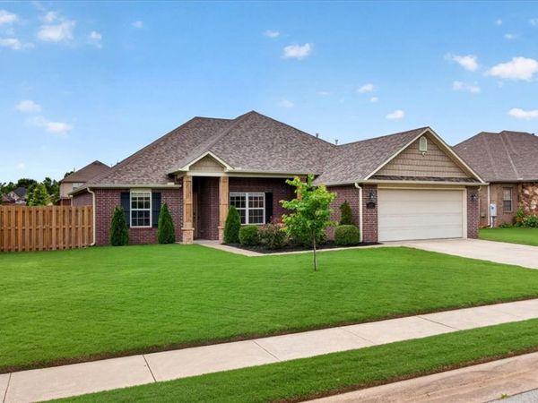 112 Sussex Avenue , Lowell, AR 72745
