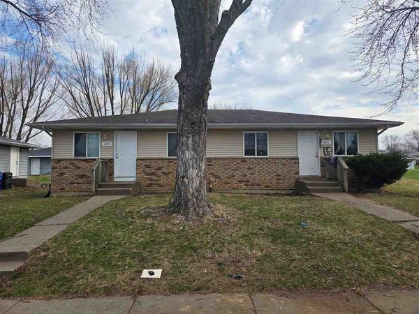 640/642 W 61st ST, Davenport, IA 52806