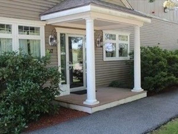 37 Edgerton Dr, Unit 3, Falmouth, MA 02556
