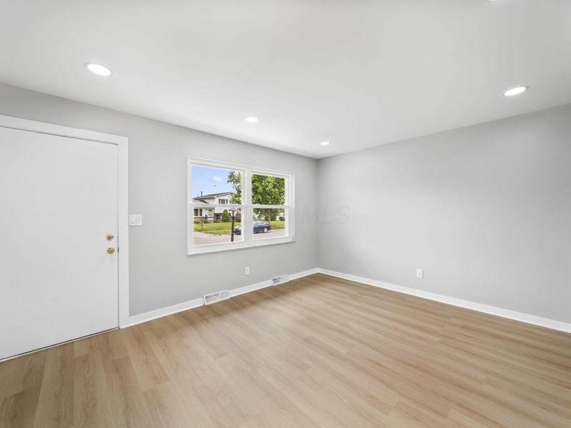 6365 Faircrest Road, Columbus, OH 43229 Photo 12