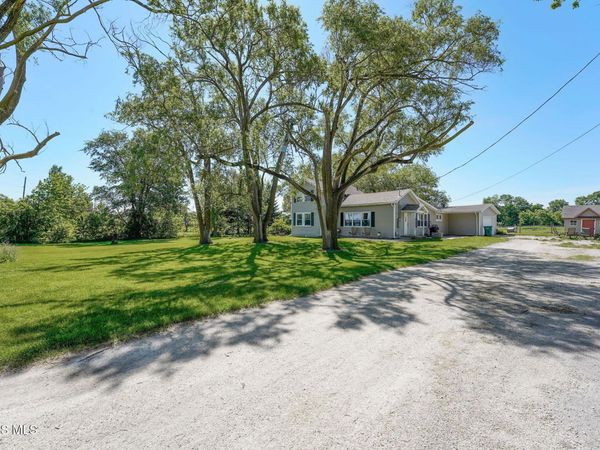 22280 W Hellwig Road , Genoa, OH 43430