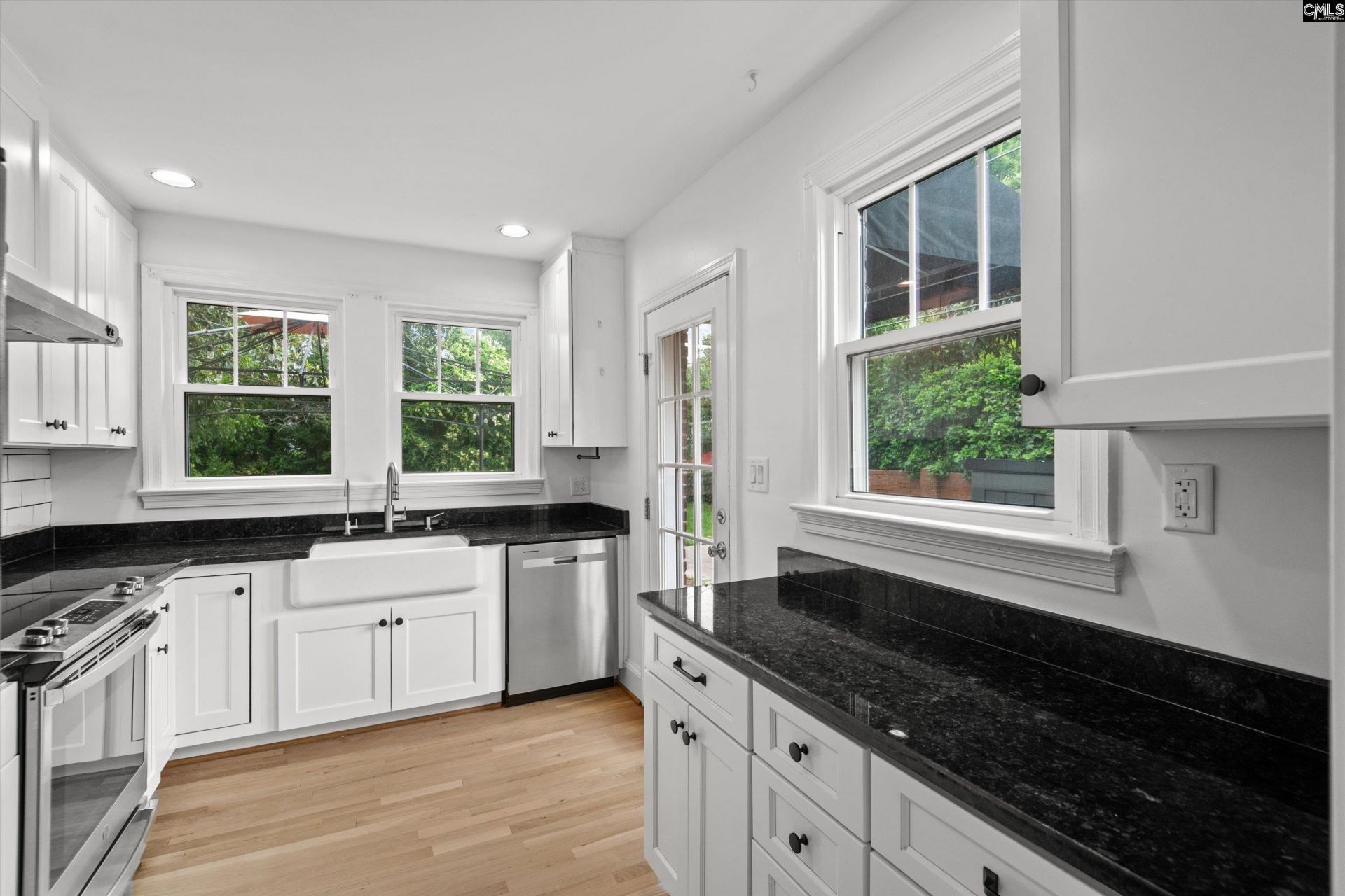 2621 Kiawah Avenue  Photo 9