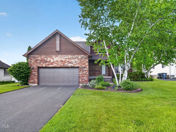 23 Rolling Hills Road, Niskayuna, NY 12309