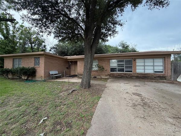 120 E Dawn Drive , Robinson, TX 76706