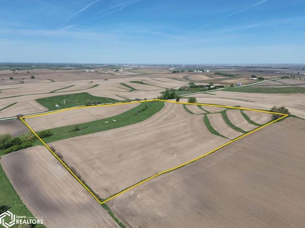 P Avenue, Marengo, IA 52301