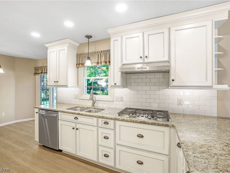 1112 Ledgebrook Drive, Tallmadge, OH 44278 Photo 8