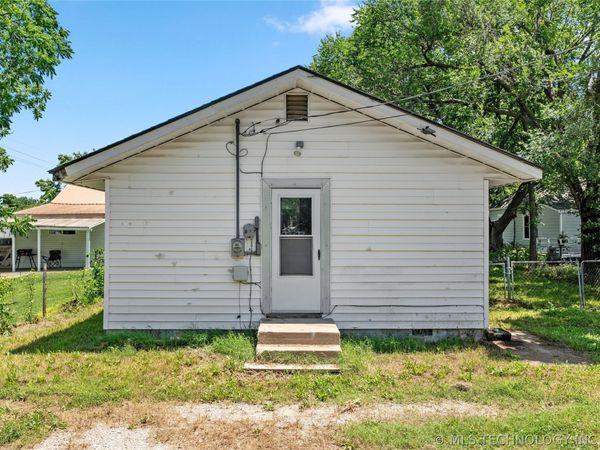 237 N Rogers Avenue , Bartlesville, OK 74003