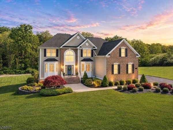 16 Saint Andrews Ct, Mount Olive, NJ 07836