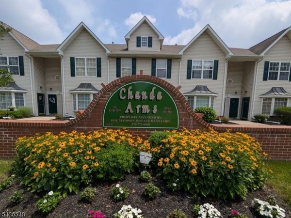 4 Chanda Ct, Clifton, NJ 07012