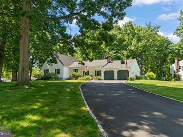2 HOLLY DRIVE, EAST WINDSOR, NJ 08520