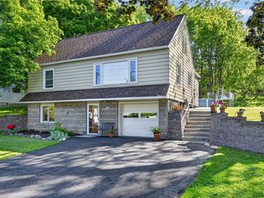 100 Fieldcrest Drive , Camillus, NY 13031