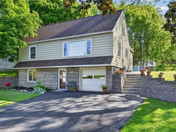 100 Fieldcrest Drive , Camillus, NY 13031