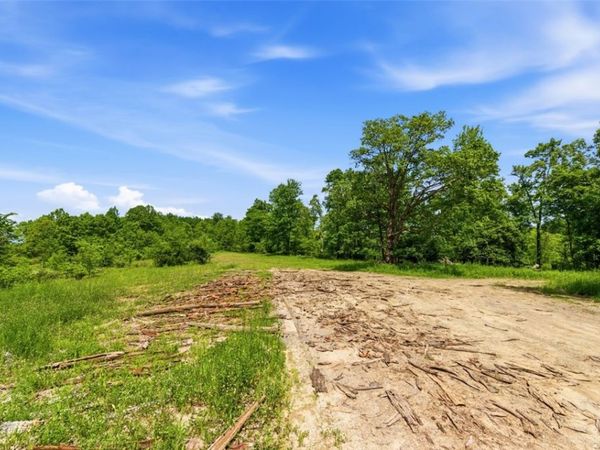 829-871 Perry Highway , Harmony, PA 16037