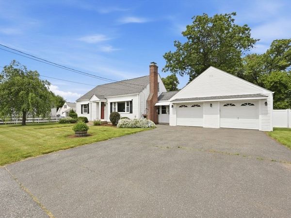 271 Wildermere St, Chicopee, MA 01020