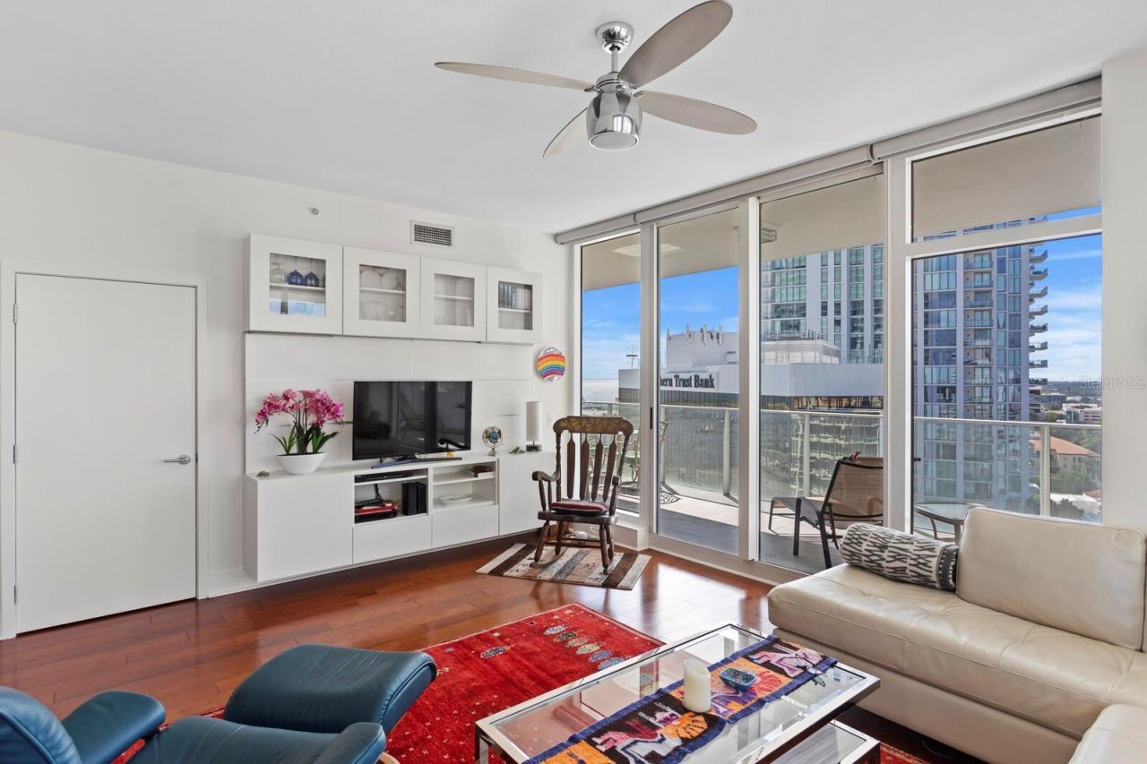 175 1st Street S, Unit 1603, Saint Petersburg, FL 33701 Photo