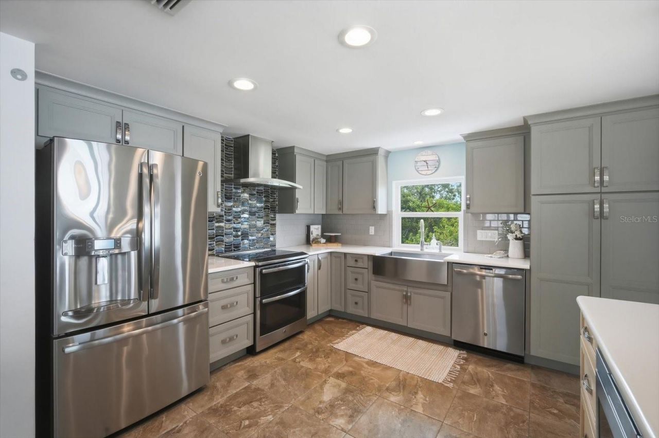 2811 Avenue C, Holmes Beach, FL 34217 Photo