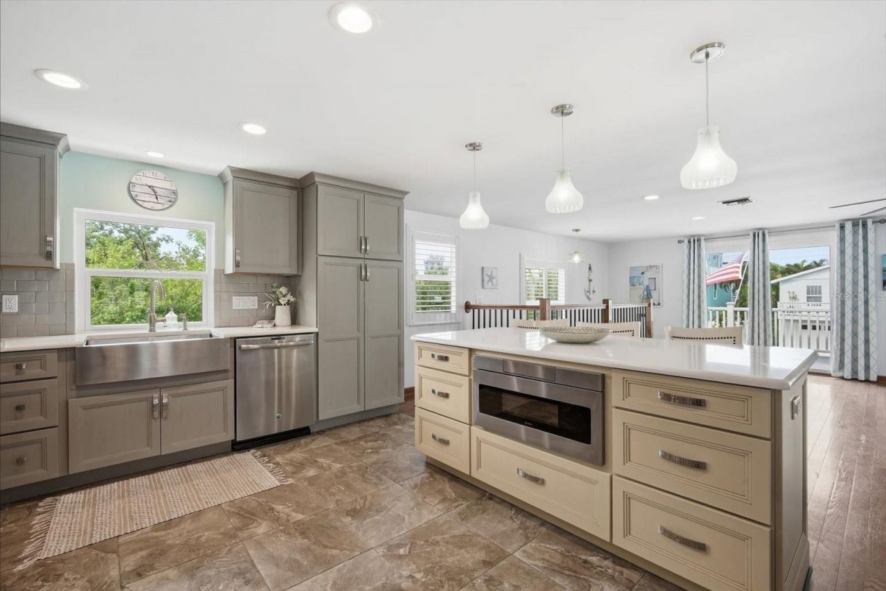 2811 Avenue C, Holmes Beach, FL 34217 Photo