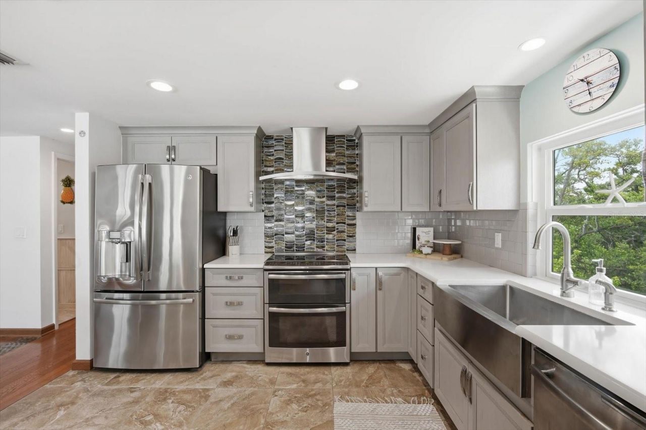 2811 Avenue C, Holmes Beach, FL 34217 Photo