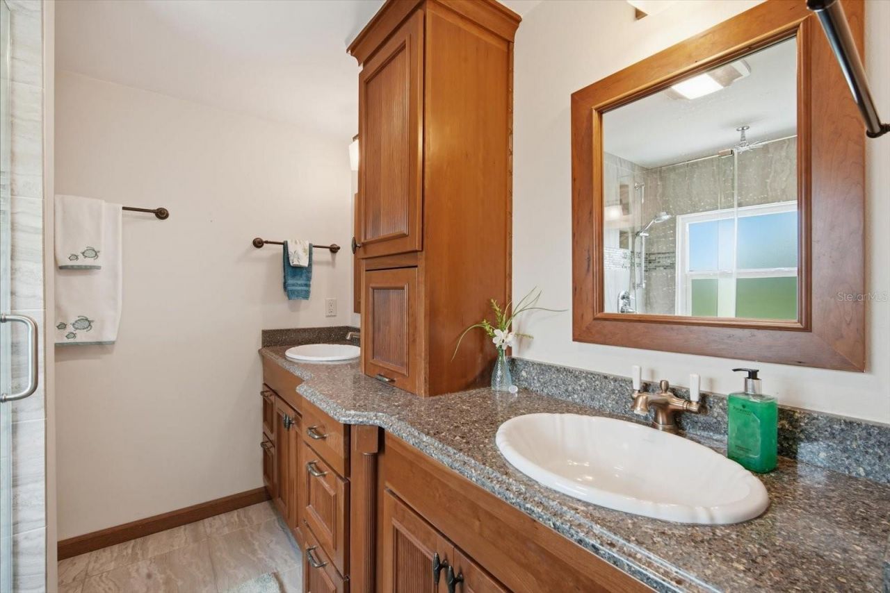 2811 Avenue C, Holmes Beach, FL 34217 Photo