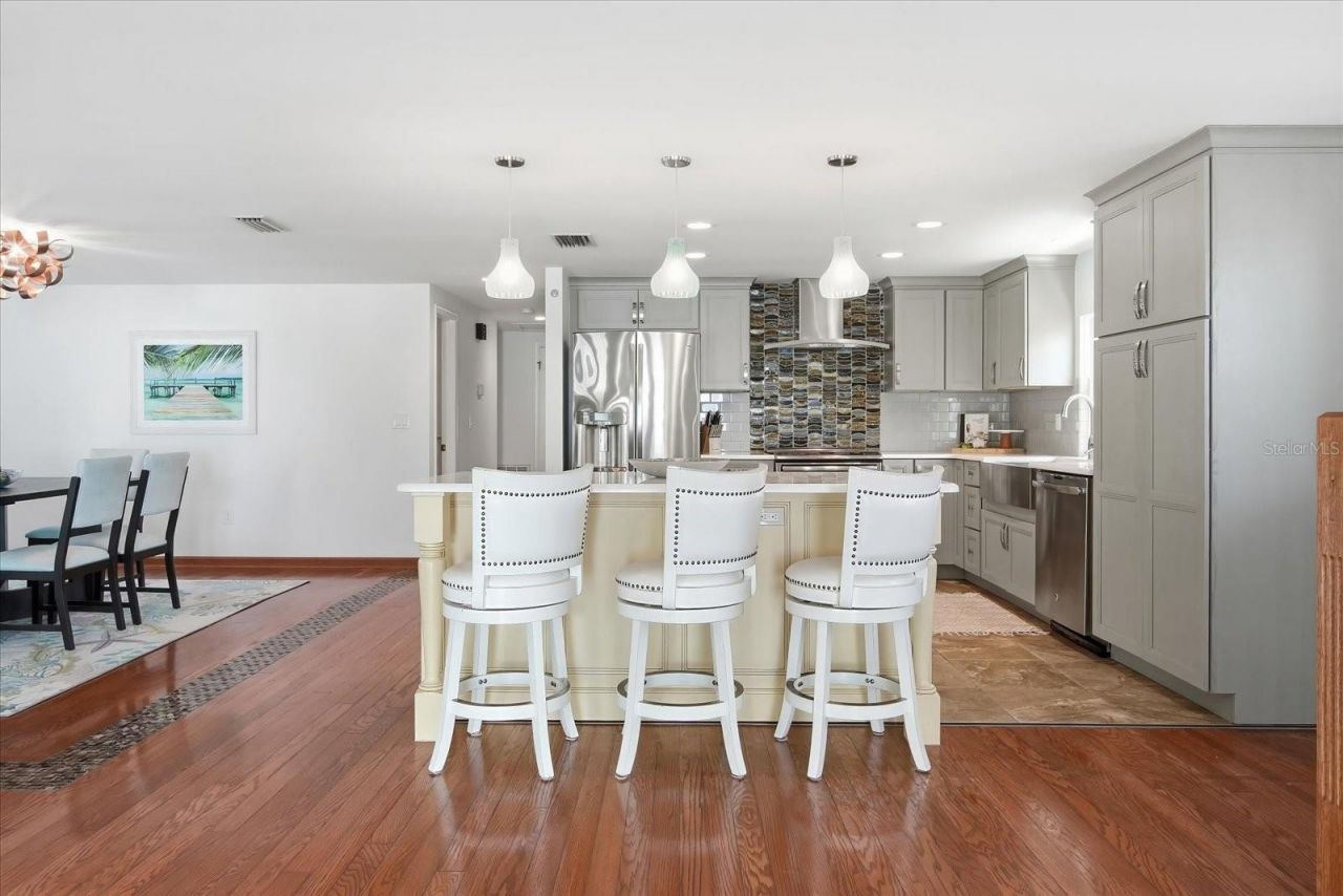 2811 Avenue C, Holmes Beach, FL 34217 Photo
