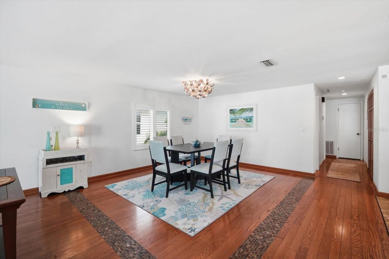 2811 Avenue C, Holmes Beach, FL 34217 Photo