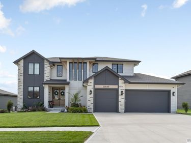 20545 Hartman Avenue, Elkhorn, NE 68022
