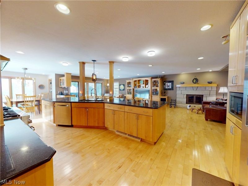 7885 Pear Tree Drive, Chesterland, OH 44026 Photo 8