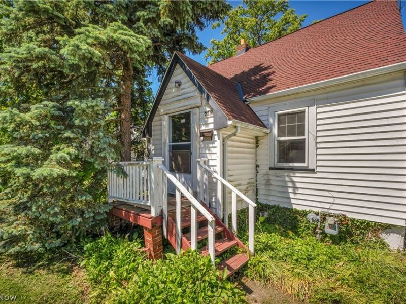 718 E 343rd Street, Eastlake, OH 44095 Photo 4