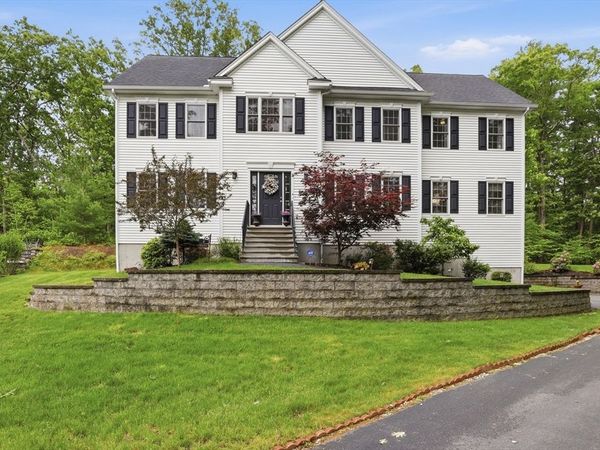 4 Murray Hill Circle, Wilmington, MA 01887