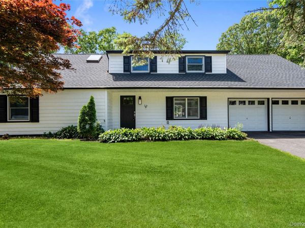 26 Halfcircle Drive , Holbrook, NY 11741