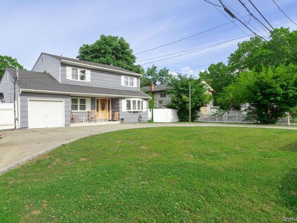 299 Mount Vernon Avenue, Medford, NY 11763
