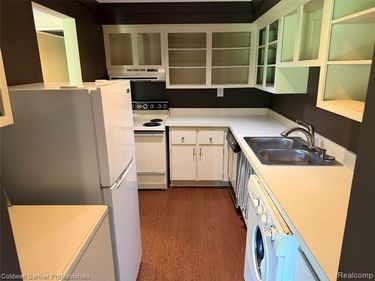 1830 Colonial Village Way, Waterford Twp, MI 48328