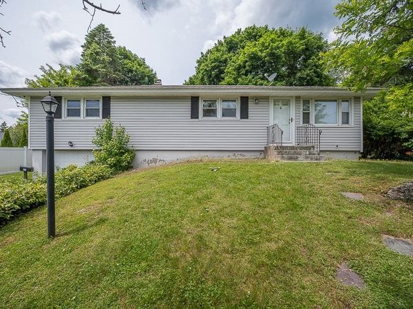 27 Chevy Chase Rd, Worcester, MA 01606