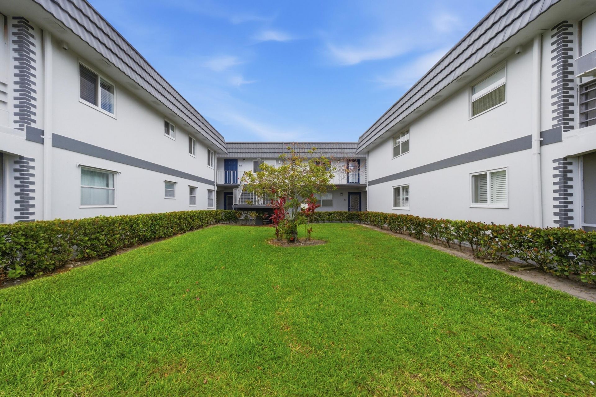 376 Saxony H, Delray Beach, FL 33446 Photo