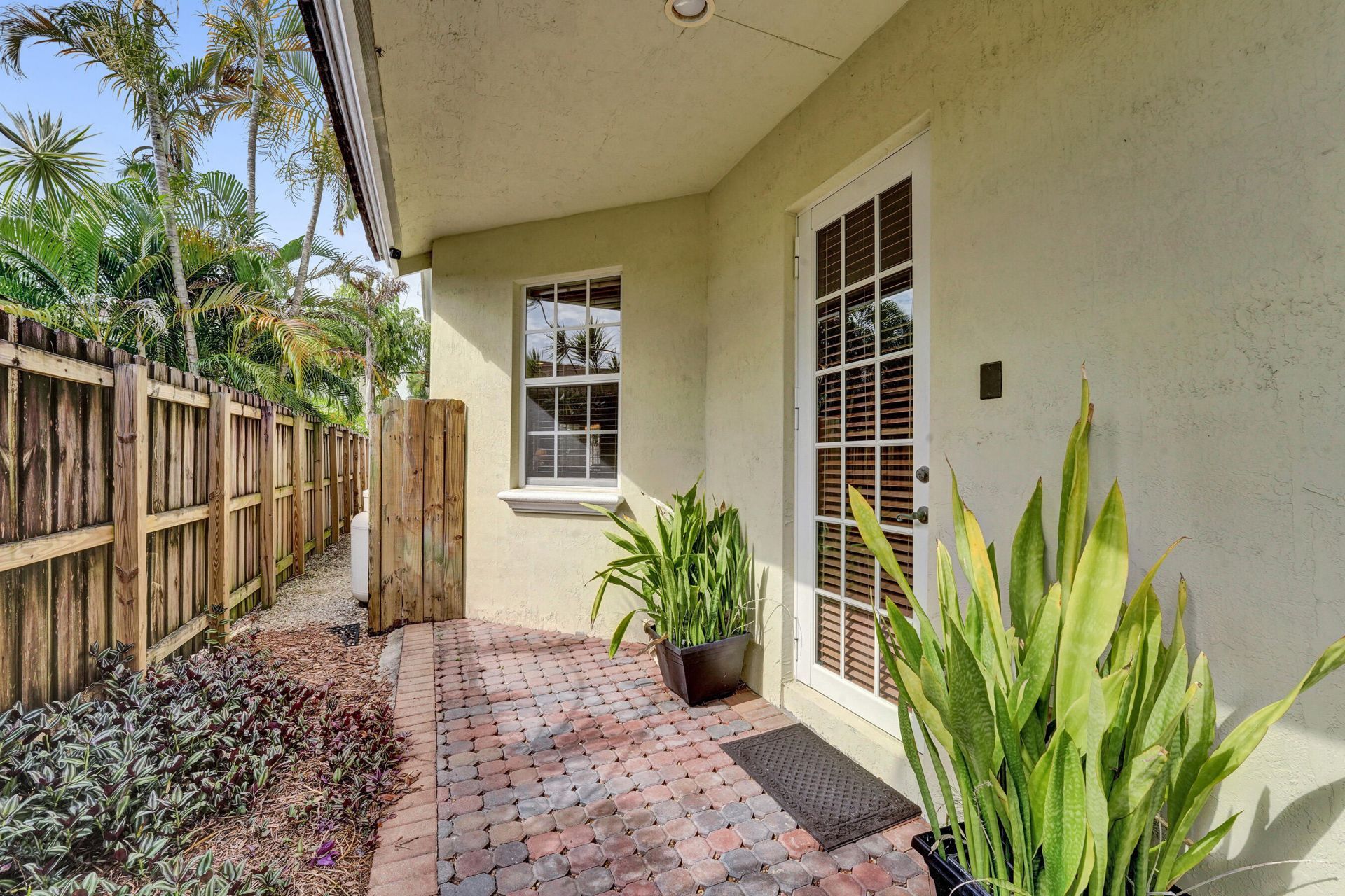 1400 NE 24th Street, Unit 1400, Wilton Manors, FL 33305 Photo